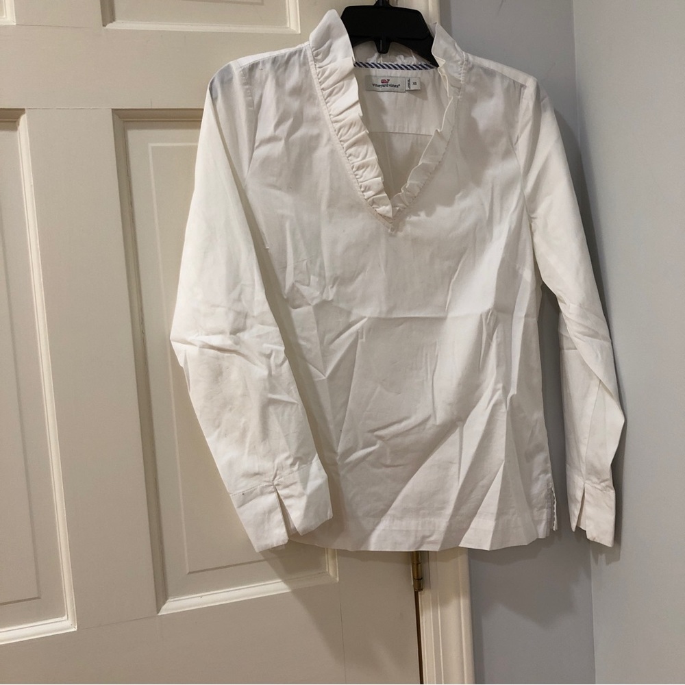 Vineyard Vines sz XS cotton (3% spandex) v neck ( ruffly) long sleeve shirt.